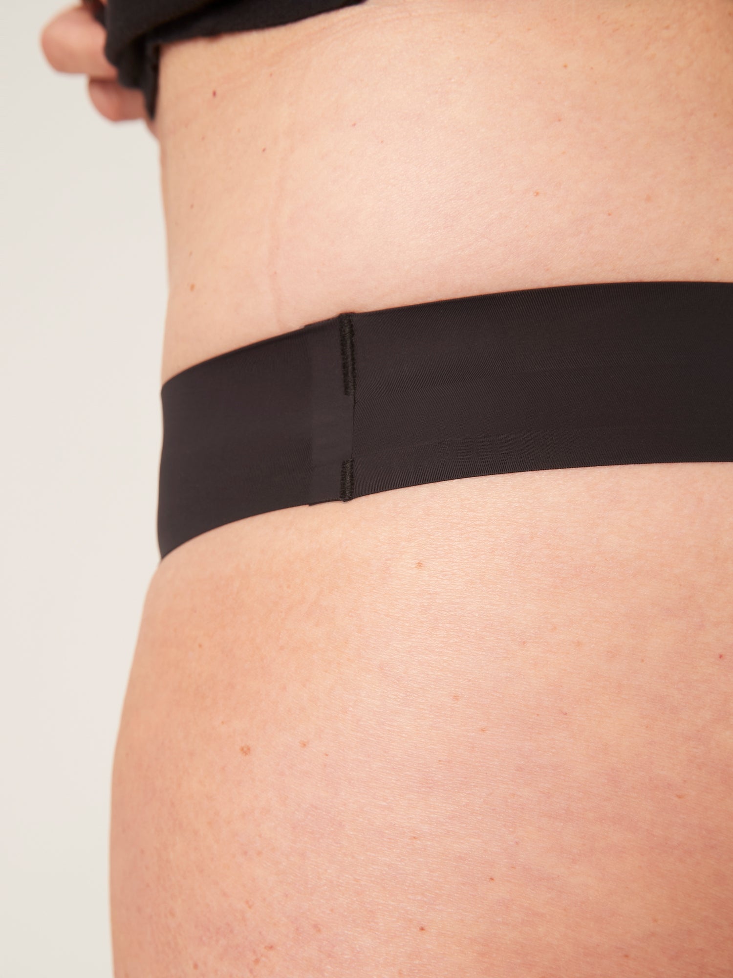 Recycled Seamfree Thong, Black🩸